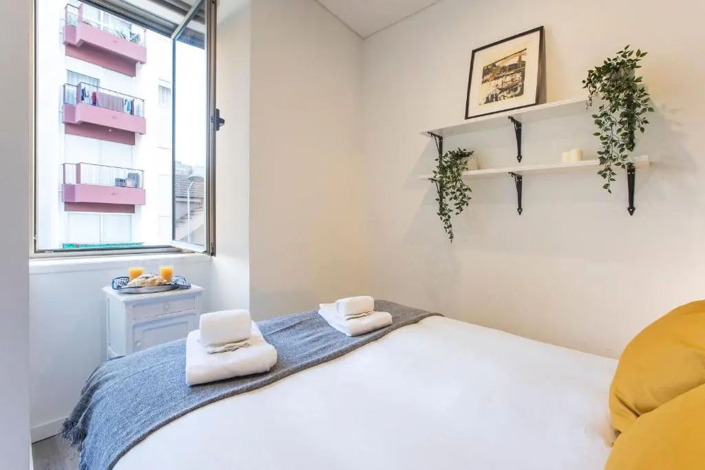 Seaside 1BR Flat w/ AC in Matosinhos by LovelyStay