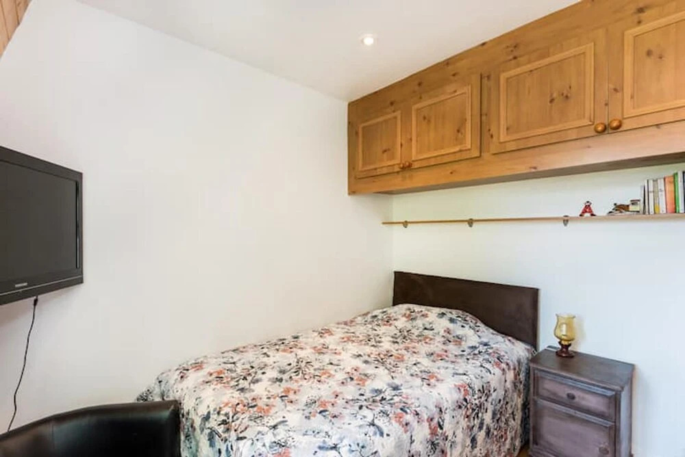 Inviting 5-bed House in London