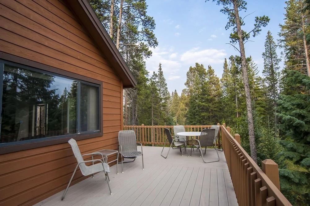 143 Park Forest (Private Home with Hot Tub)
