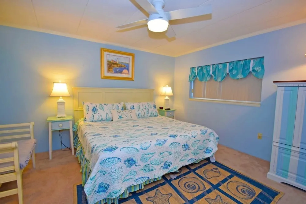 Harbour Island 306k 2 Bedroom Condo