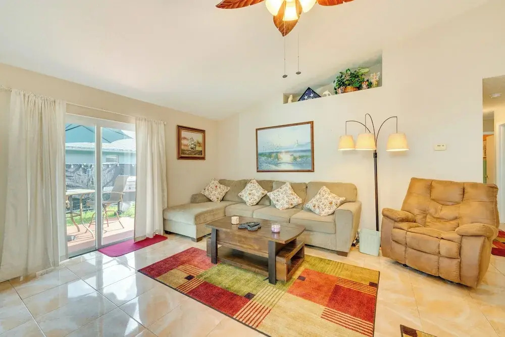 6 Mi to Disney: Pet-friendly Kissimmee Home