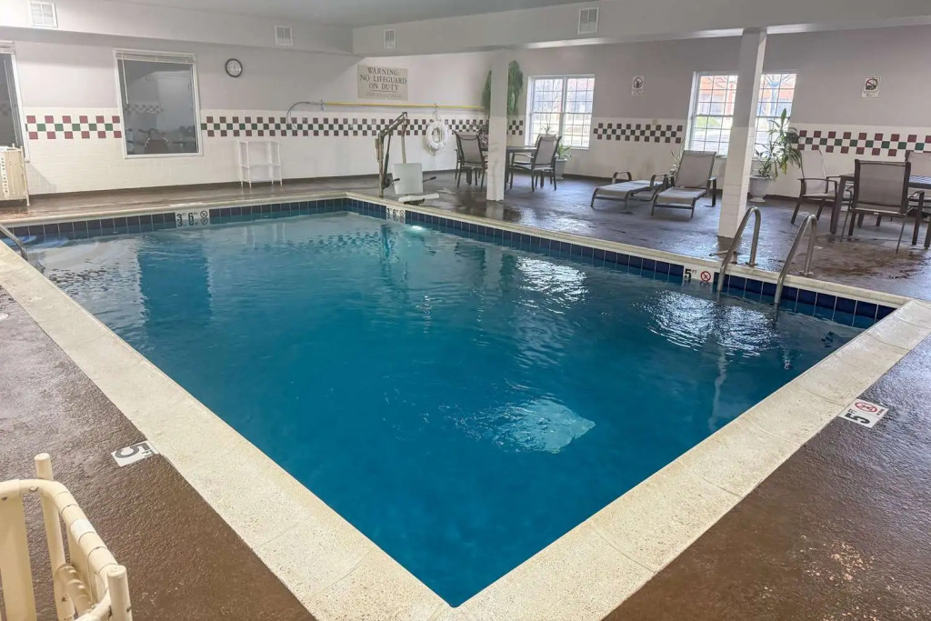 Country Inn & Suites by Radisson, Elgin, IL