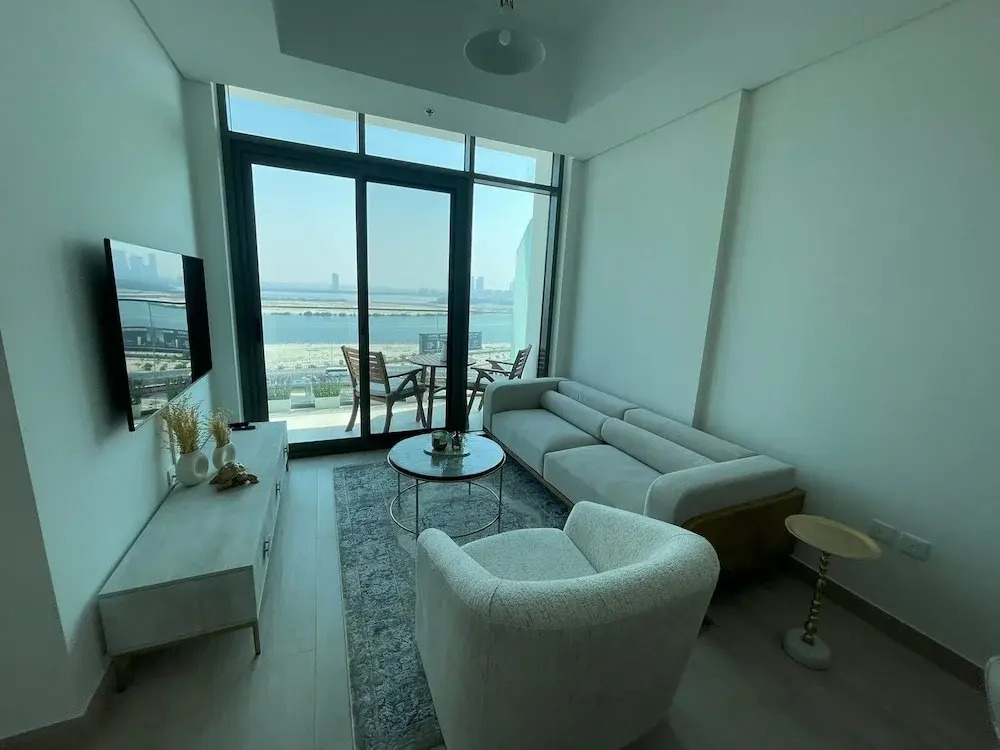 Azizi 1 BR Greek Views - 360 vacation