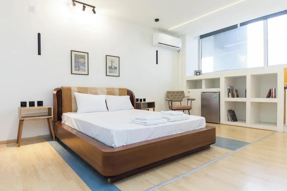 Minimalist Modern Nea Kifisia Studio