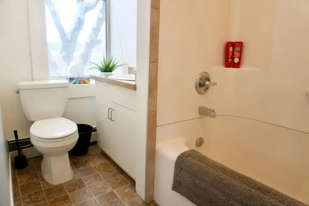 The Best Rental in Moose Jaw Large 2-br Parking Coffee