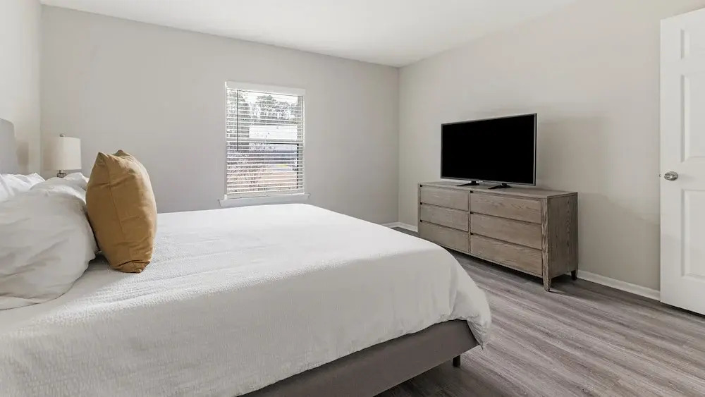 Landing Stunning 1BD Pool Gym