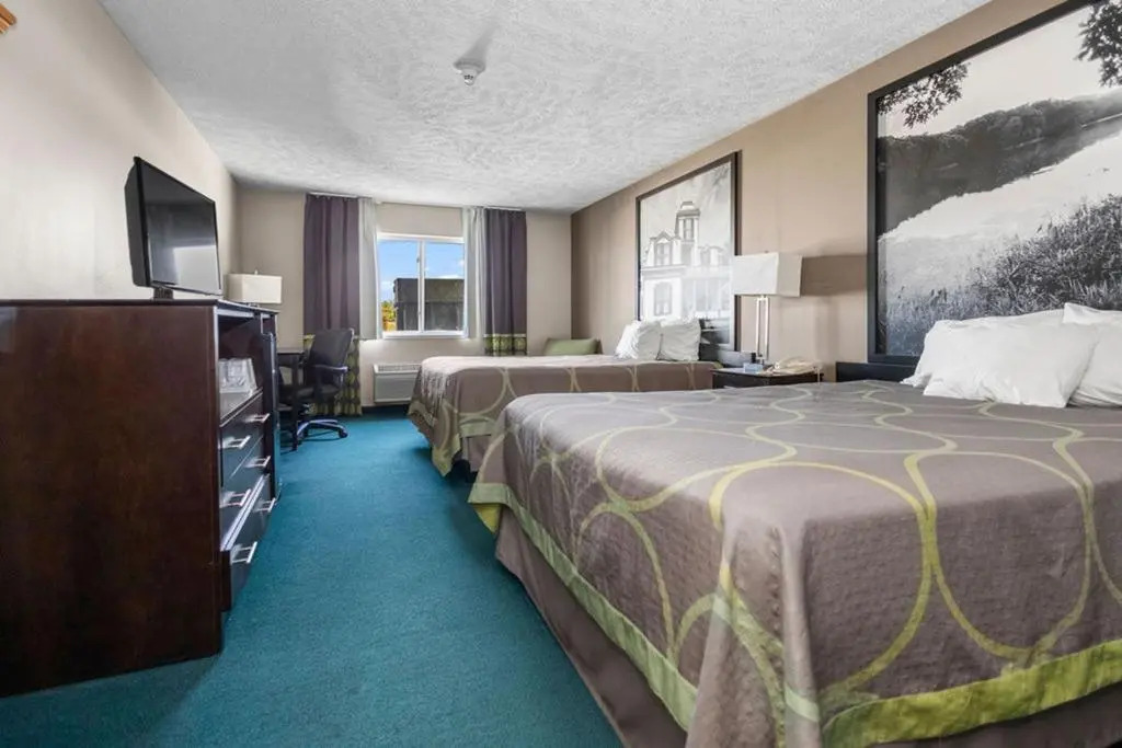 Burgundy Inn & Suites