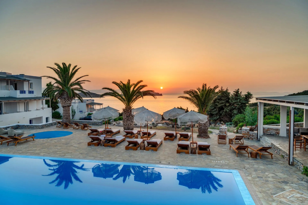 Faros Resort