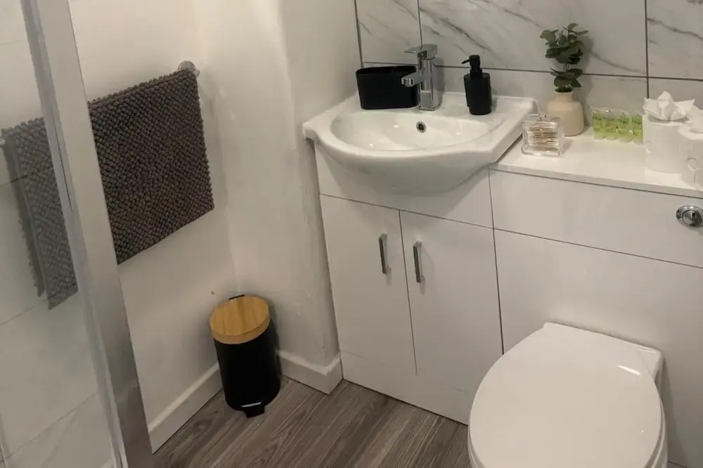 1 Bed Flat - Sleeps 3 - Parking - Pet Friendly