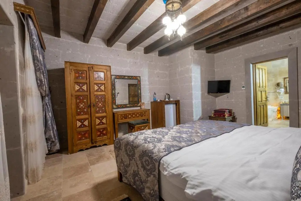 Underground Cave Suites Hotel
