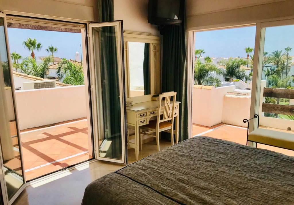Costalita Penthouse in Estepona