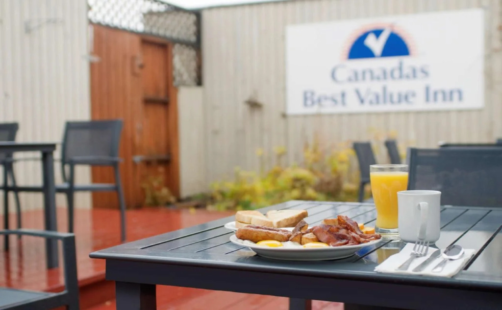 Canadas Best Value Inn- Riverview Hotel