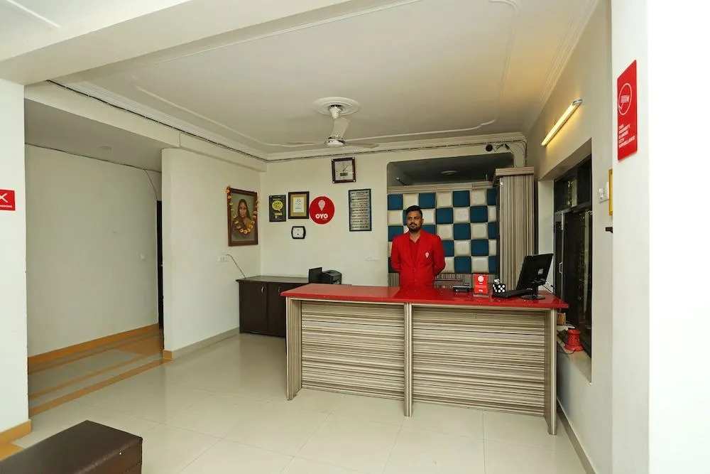 OYO 8785 Hotel Queen's Pearl