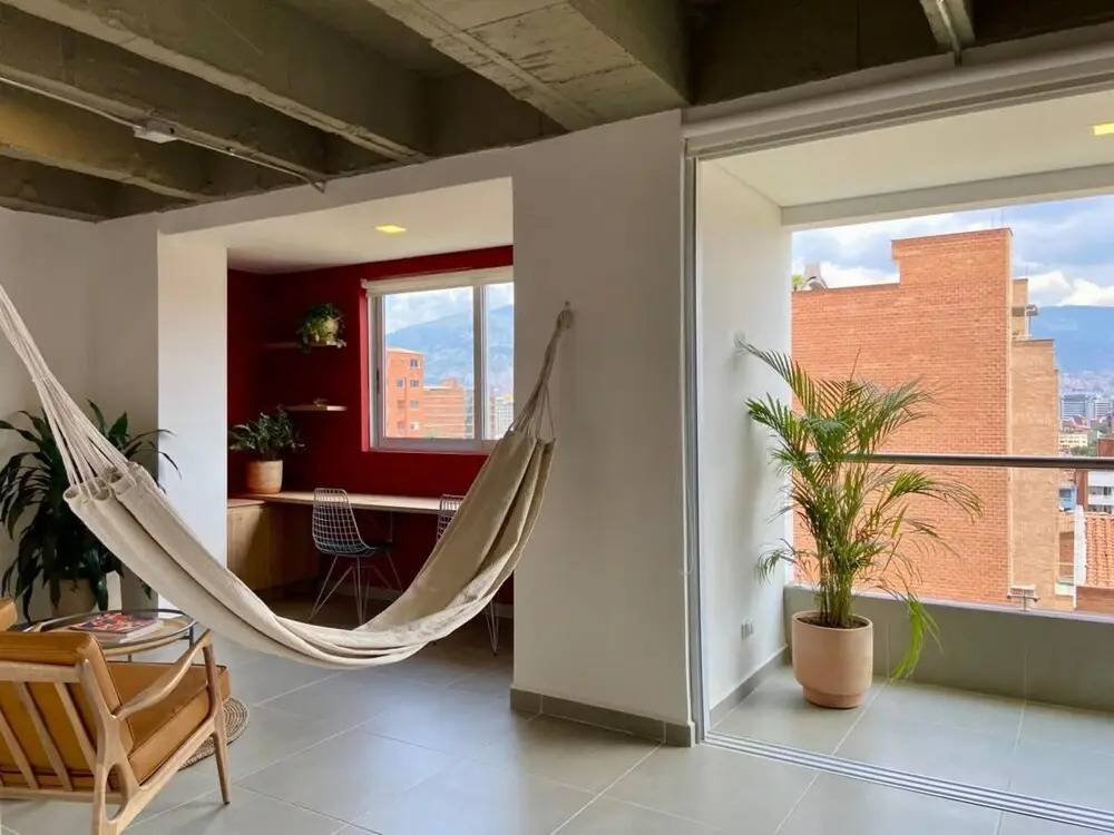 Captivating 3BR With Balcony n fan in Laureles