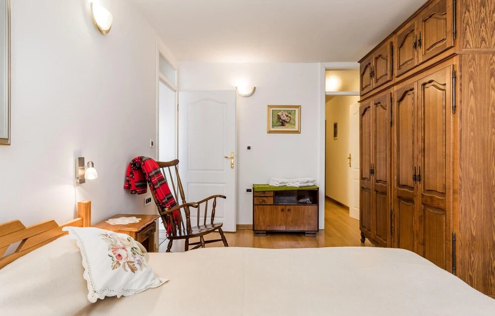 Stunning Apartment in Icici With Wifi and 1 Bedrooms