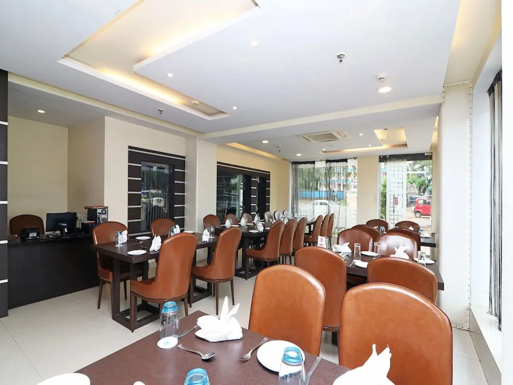 OYO 7054 Hotel Amabalika