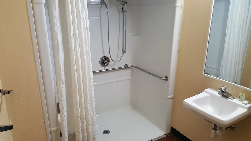 Americas Best Value Inn - Mentor
