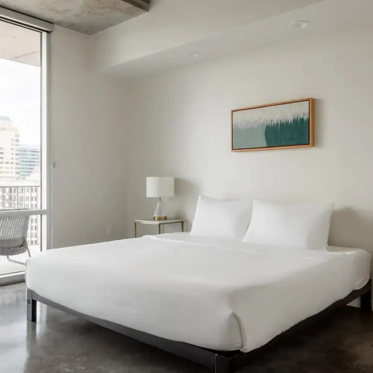 Kasa Spacious Balcony Ideal for Both Short Long Stays 2nd Street