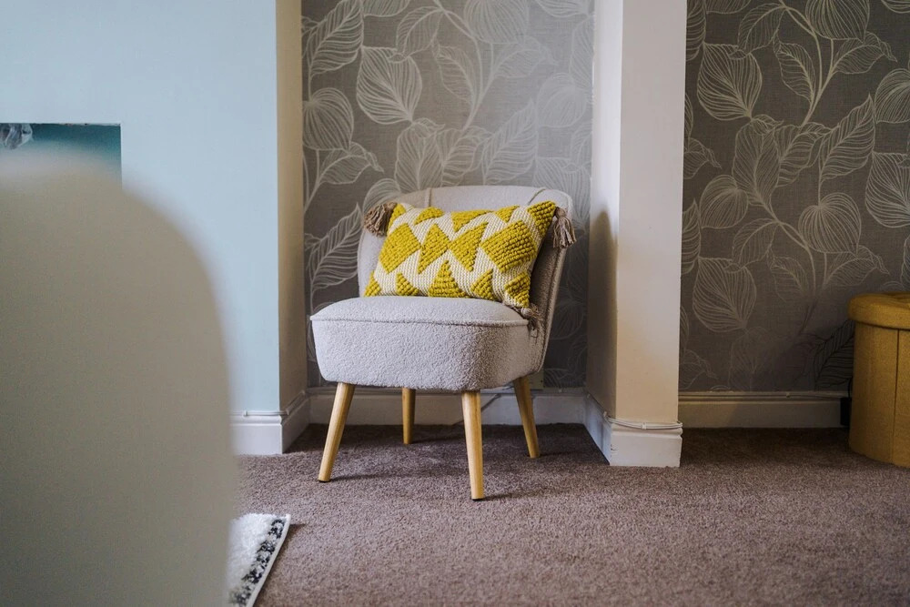Convenient 2 Bedroom Home With Parking