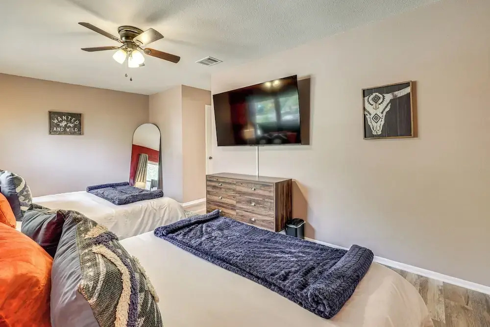 Mini Golf, Arcade & Fire Pit! San Antonio Home