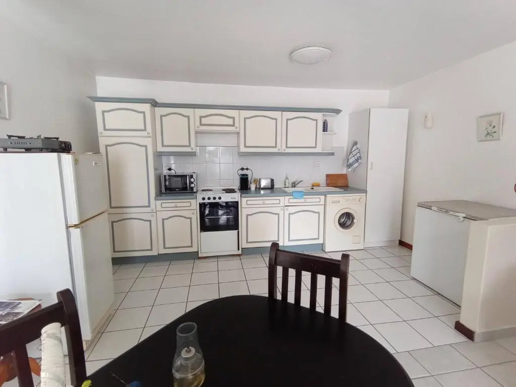 Lovely 2-bedroom vacation home with free parking