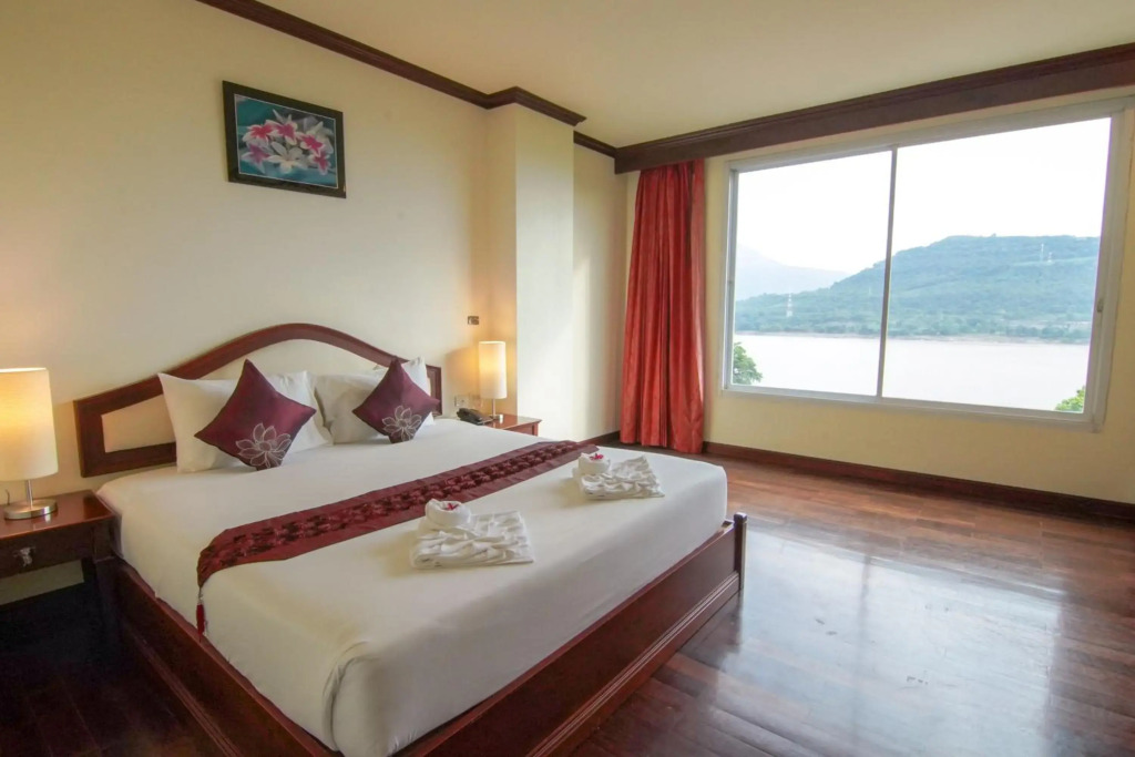 Arawan Riverside Hotel