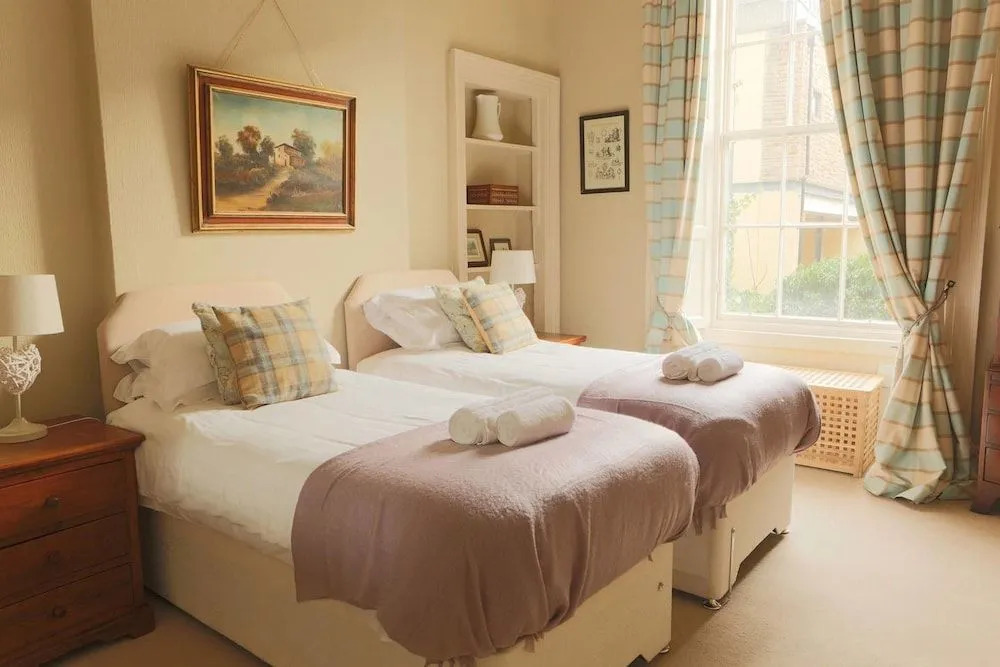 JOIVY Stylish Heart of Edinburgh Gem
