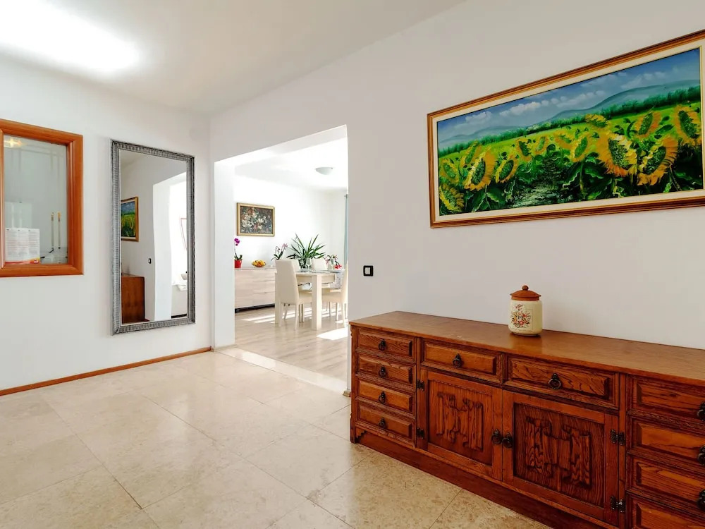 Spacious Apartment in Pula With Terrace