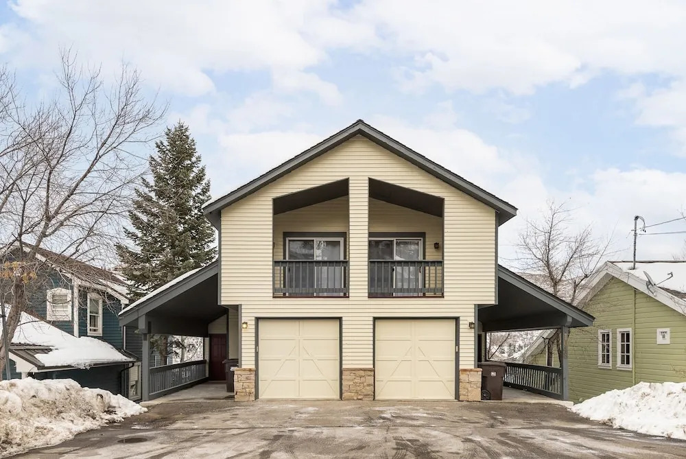 Empire Last Chair 4 Bedroom Townhouse by RedAwning