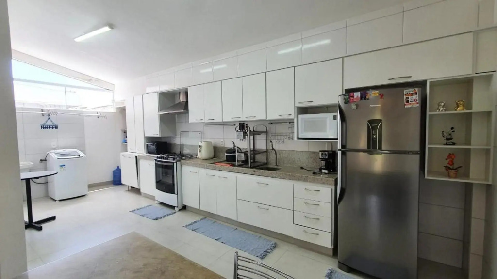 Duplex a 50 metros da praia com 4 quartos completo