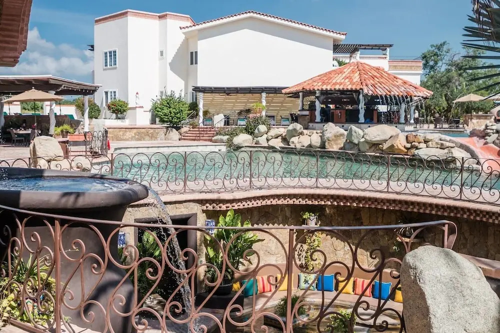Spacious Villa + Pool + Gym
