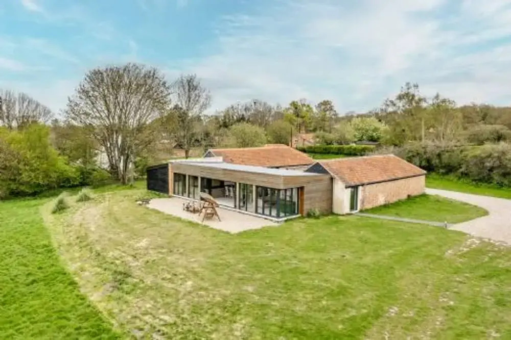 Host Stay Willow Barn