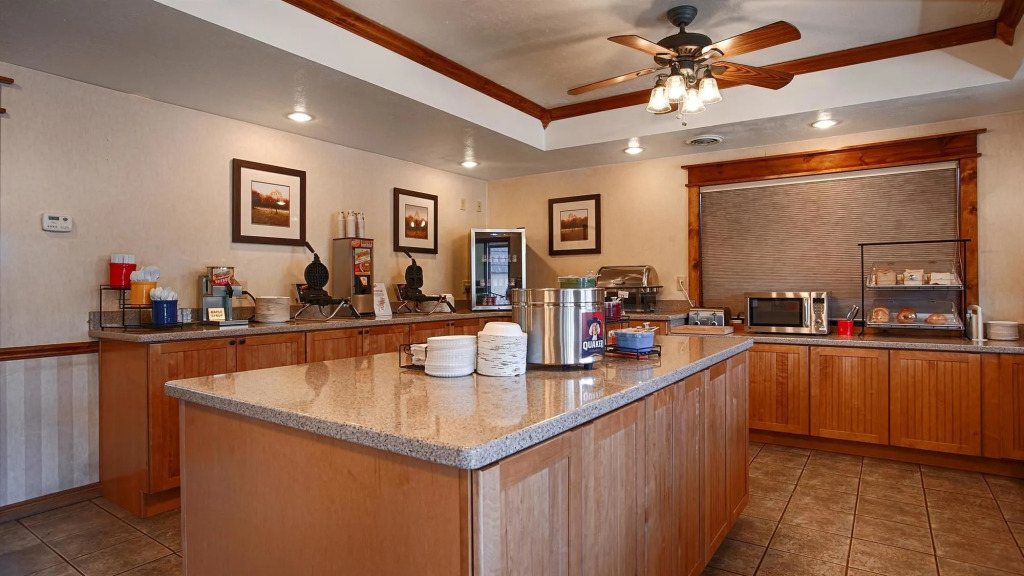Best Western Plus Weston Inn