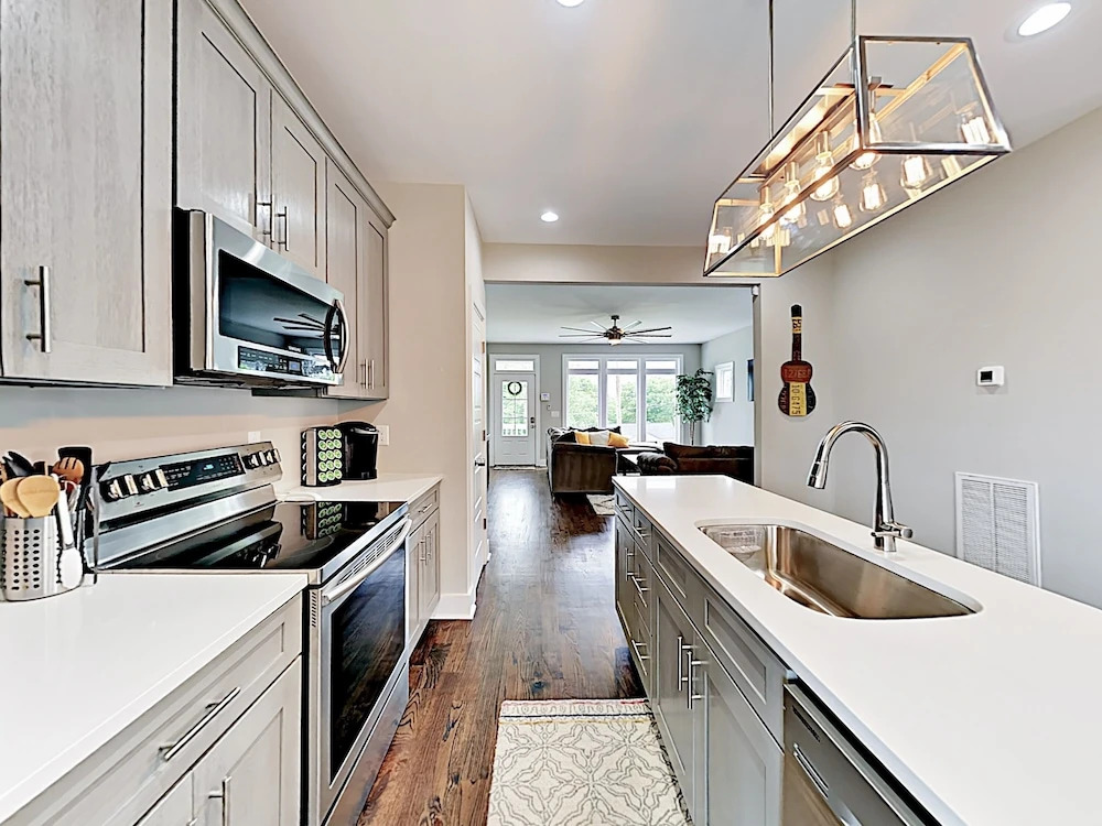 1263 Nashville - 4 Br Home