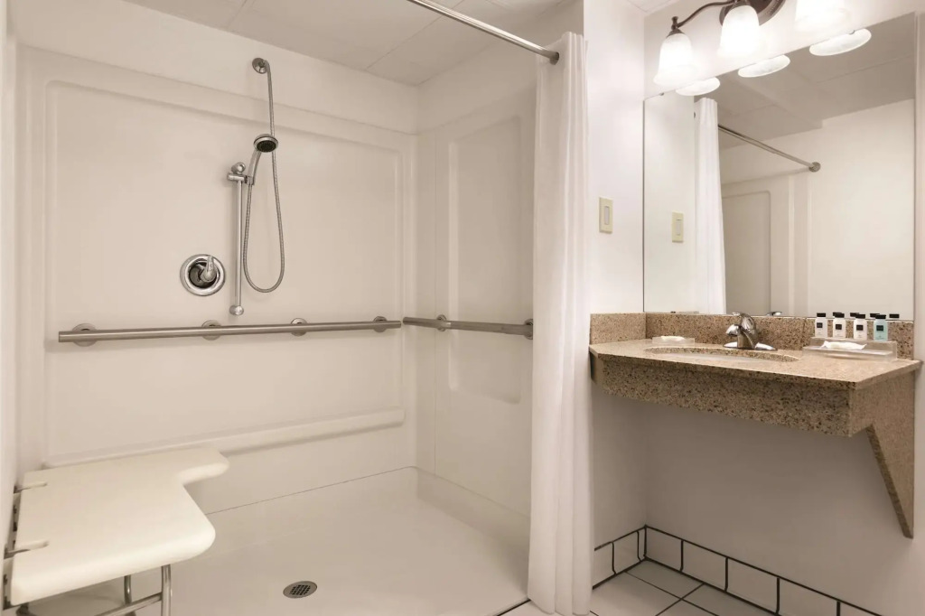 Country Inn & Suites by Radisson, Traverse City, MI