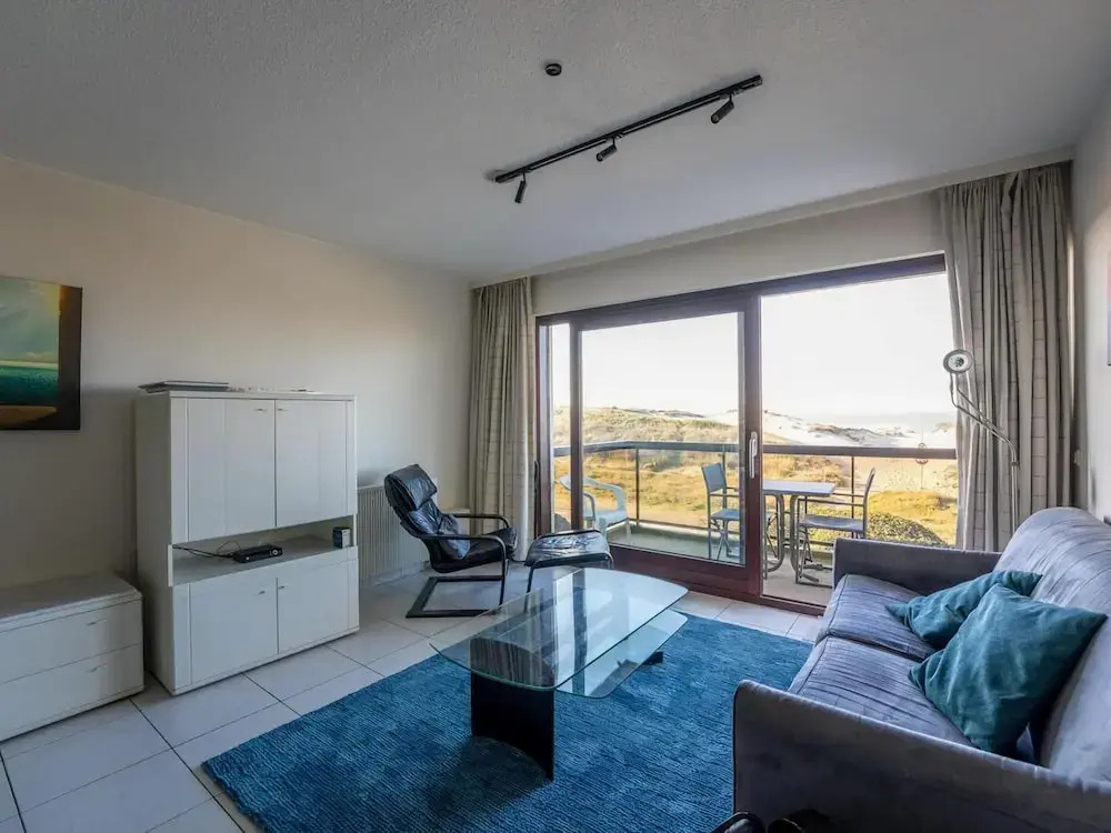 Apartment With Balcony and sea Views