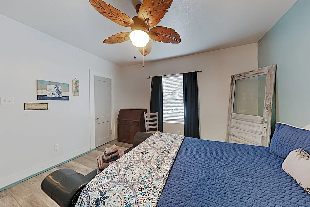 New Listing! Charming Getaway - 1 Block To Beach 3 Bedroom Home