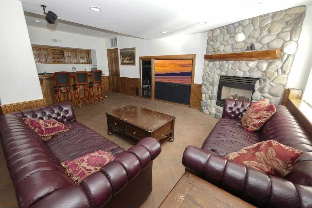 2460 Lupine Trail 6 Bedroom Home by RedAwning