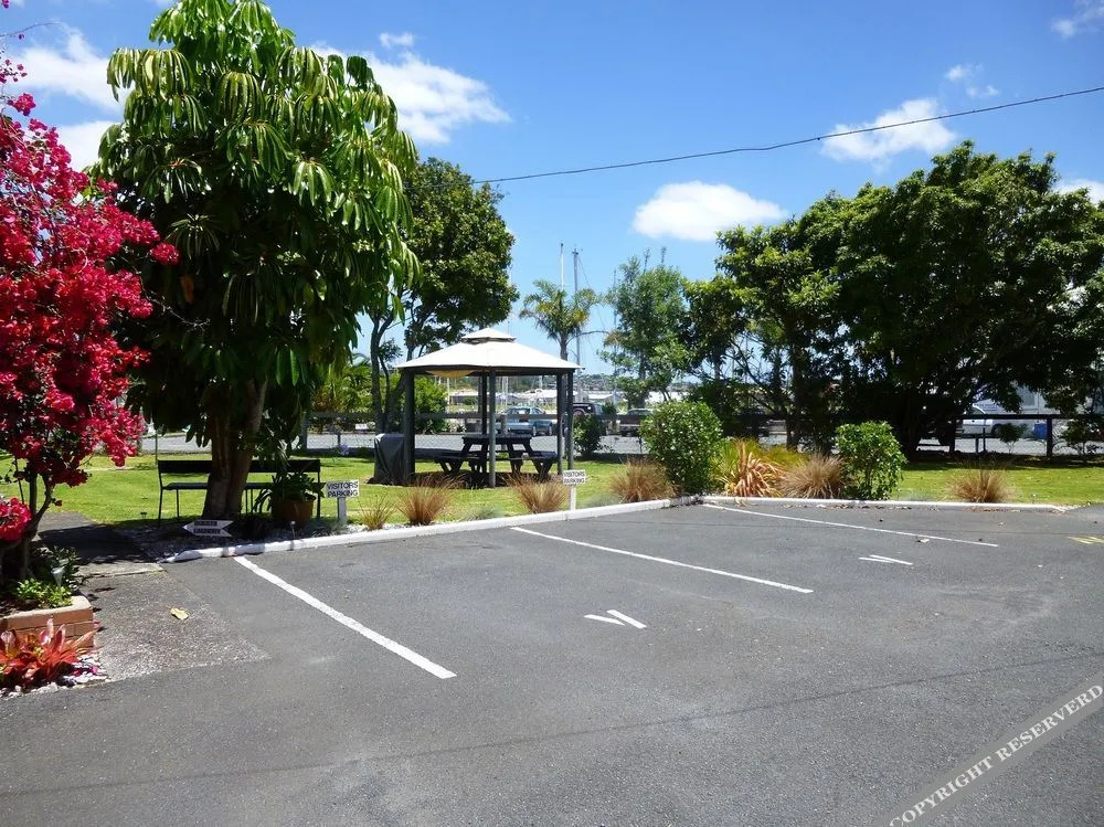 Marina Court Motel & Apartments