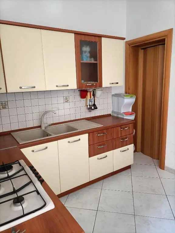 Lady's house