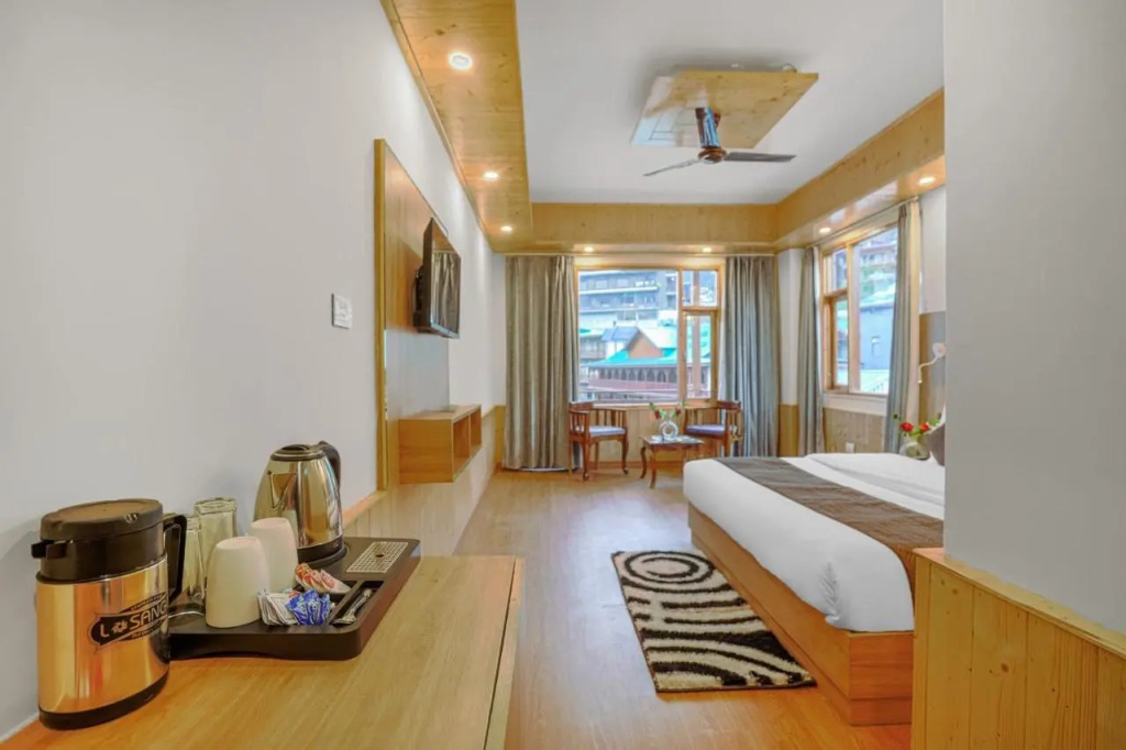 Hotel Divine Paradise Manali