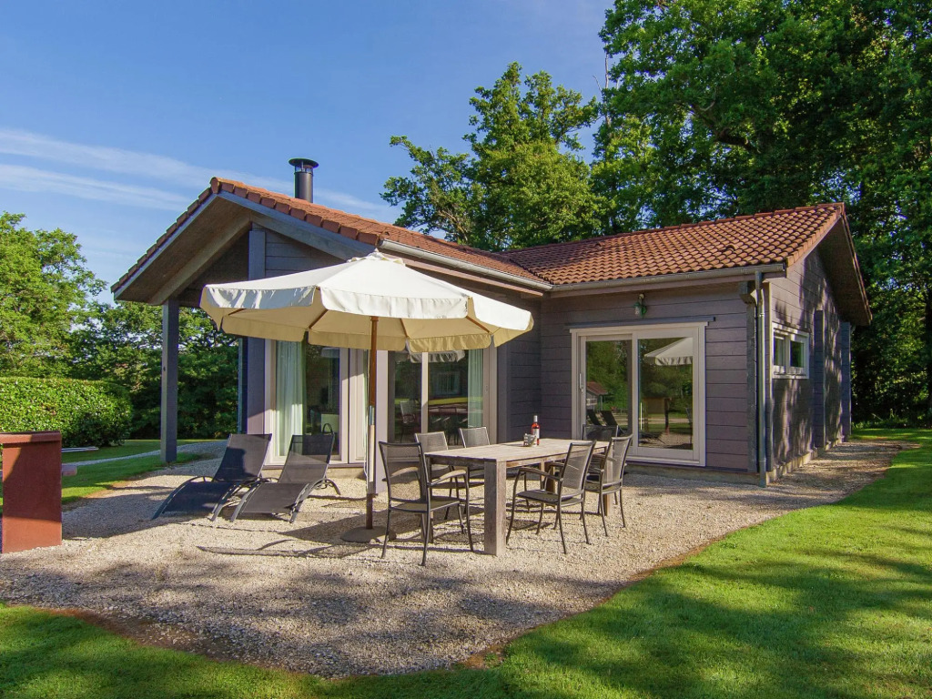 Holiday Home in Oradour sur Vayres with Private Terrace
