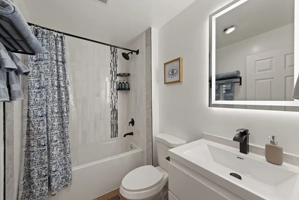 Stylish & Spacious Retreat in Downtown Bellevue