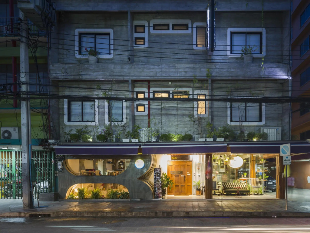 Collection O Jasaen Stylish Unique Hotel