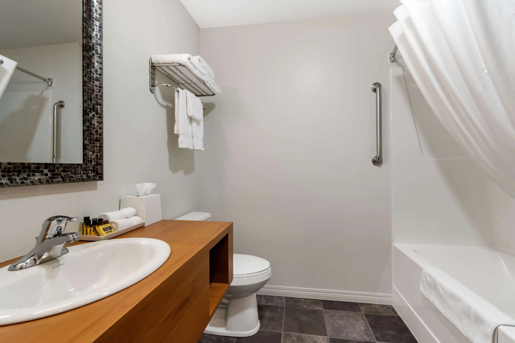 Villa Inn & Suites - SureStay Collection by Best Western