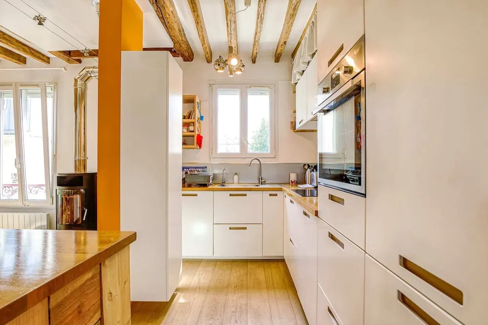 Loft-inspired Flat Near Montmartre, Sleeps 4
