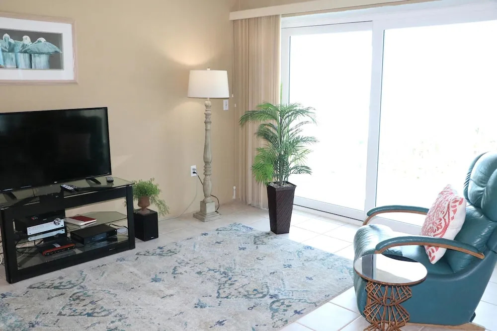 Jamaica Royale - T41 - 2 Br Condo