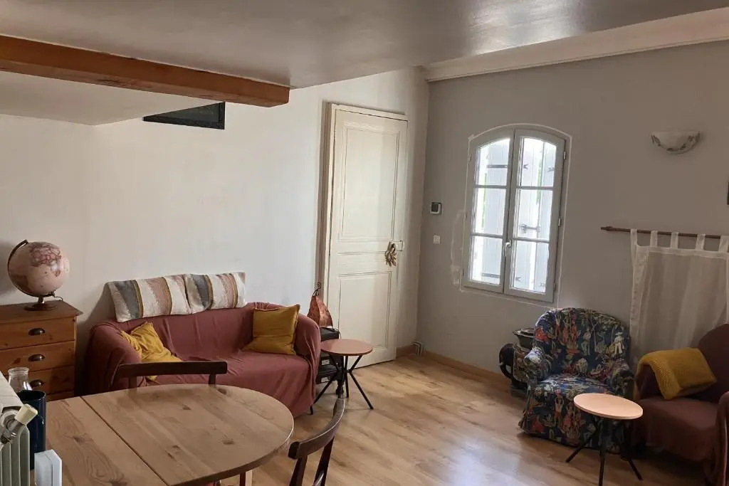 Superb 90m With Wifi Located In Avignon!