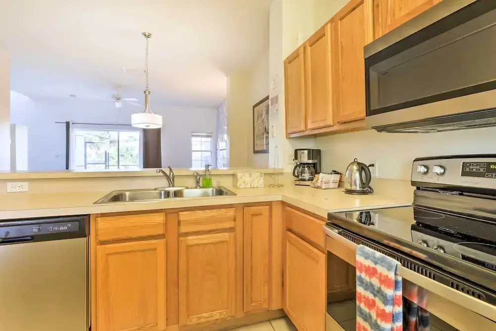3 BR Townhome Pool Sleeps 8 - FLH 664