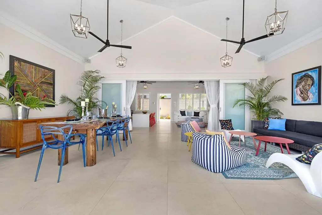 Hospitality Expert EL1 Private Pool Beach Chef